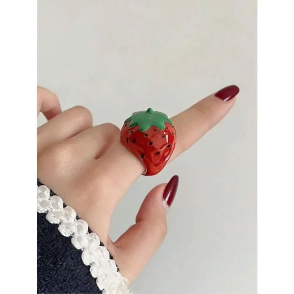 Strawberry Statement Ring M1820